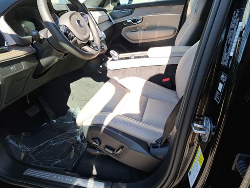 New 2026 Volvo XC90 B6 Ultra w/ Lounge Package image 6