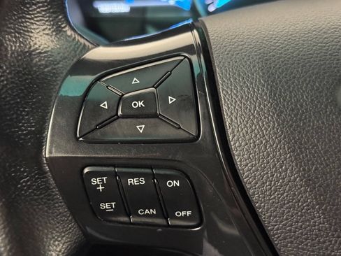 Used 2017 Ford Explorer XLT w/ XLT Technology Feature Bundle AWD/4WD image 32