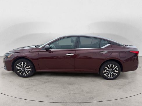 Used 2025 Nissan Altima 2.5 SV AWD/4WD image 12