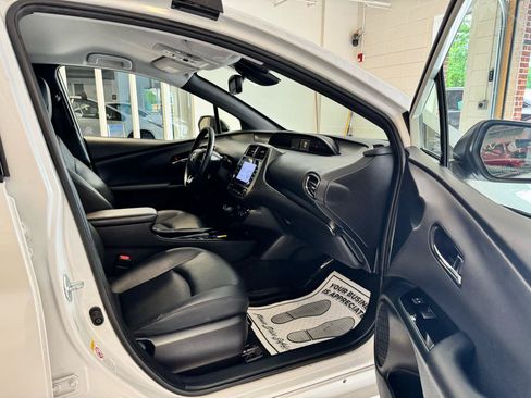 Used 2021 Toyota Prius FWD image 28