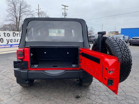 Used 2018 Jeep Wrangler Sport image 4