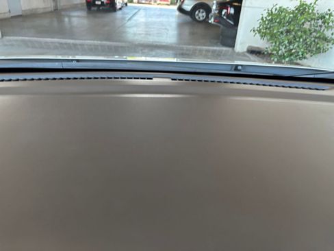 Used 2025 Nissan Versa SV FWD image 17