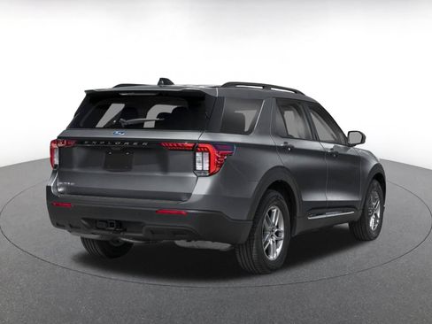 Used 2026 Ford Explorer Active AWD/4WD image 2