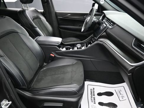 Used 2023 Jeep Grand Cherokee L Laredo AWD/4WD image 36