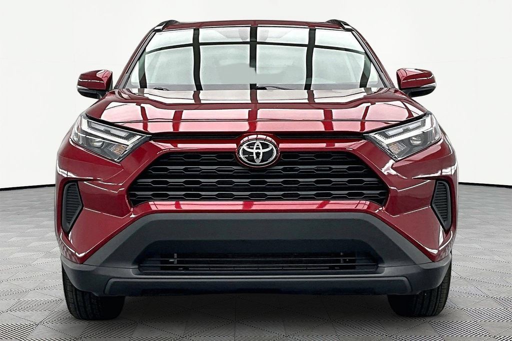 Used 2025 Toyota RAV4 XLE w/ Convenience Package FWD image 3