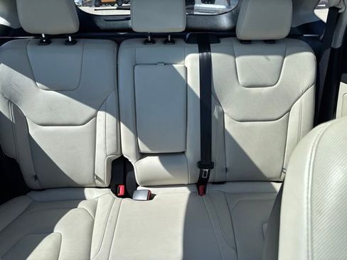 Used 2019 Ford Edge Titanium w/ Equipment Group 301A AWD/4WD image 28