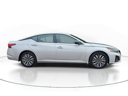 New 2026 Nissan Altima 2.5 SV FWD image 4