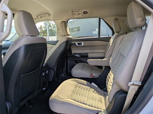 Used 2020 Ford Explorer XLT image 10