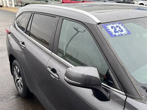 Used 2023 Toyota Highlander XLE image 14