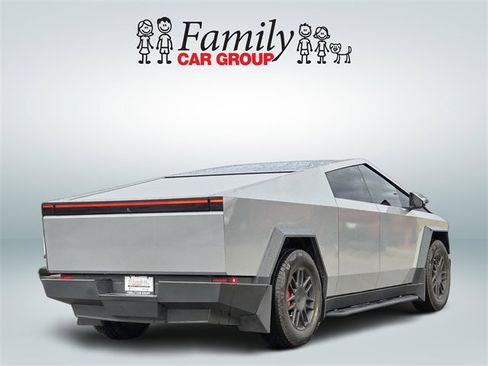 Used 2025 Tesla Cybertruck AWD Crew Cab image 3