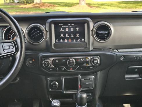 Used 2022 Jeep Wrangler Unlimited Sport AWD/4WD image 17