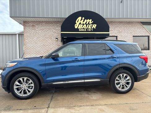 Used 2023 Ford Explorer XLT w/ Equipment Group 202A image 2