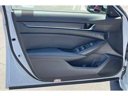 Certified 2022 Honda Accord Touring image 11
