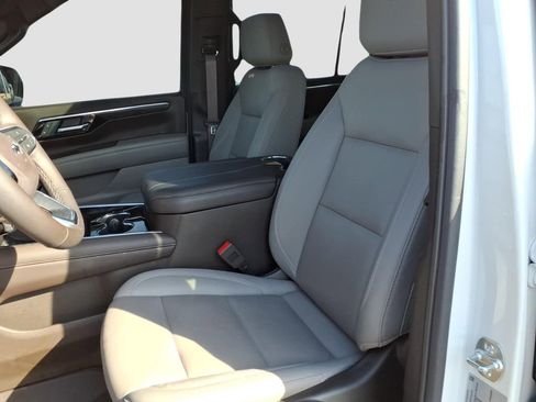 Used 2025 Chevrolet Tahoe Z71 w/ Comfort Package AWD/4WD image 19