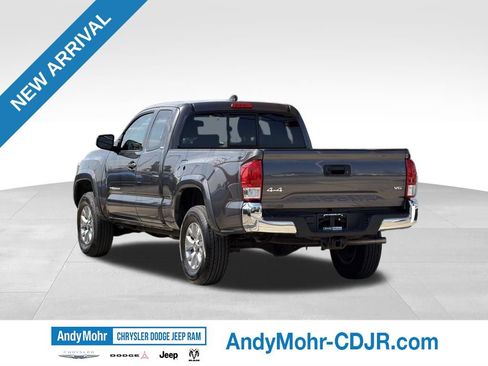 Used 2016 Toyota Tacoma SR5 w/ SR5 Appearance Package (SN) AWD/4WD image 5