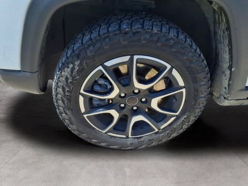 Used 2025 Jeep Compass Trailhawk AWD/4WD image 9