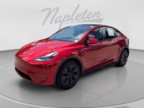 Used 2024 Tesla Model Y Long Range RWD image 1