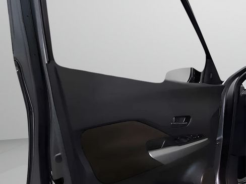 Used 2020 Nissan Kicks SR FWD image 18