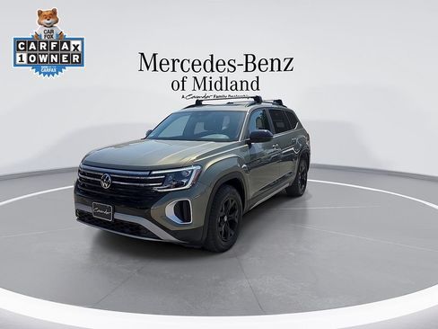 Used 2024 Volkswagen Atlas Peak Edition SE AWD/4WD image 4