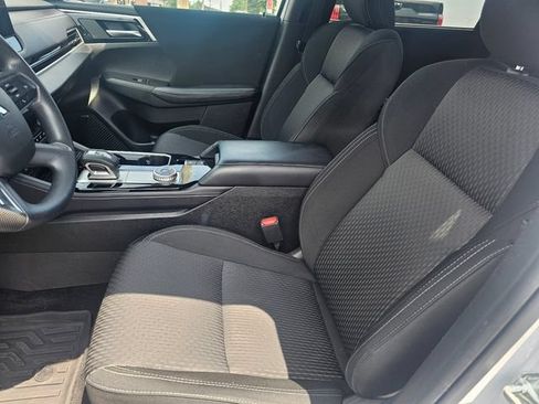 Used 2025 Mitsubishi Outlander ES FWD image 16