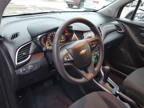 Used 2022 Chevrolet Trax LS w/ Tint and Cruise Package image 10