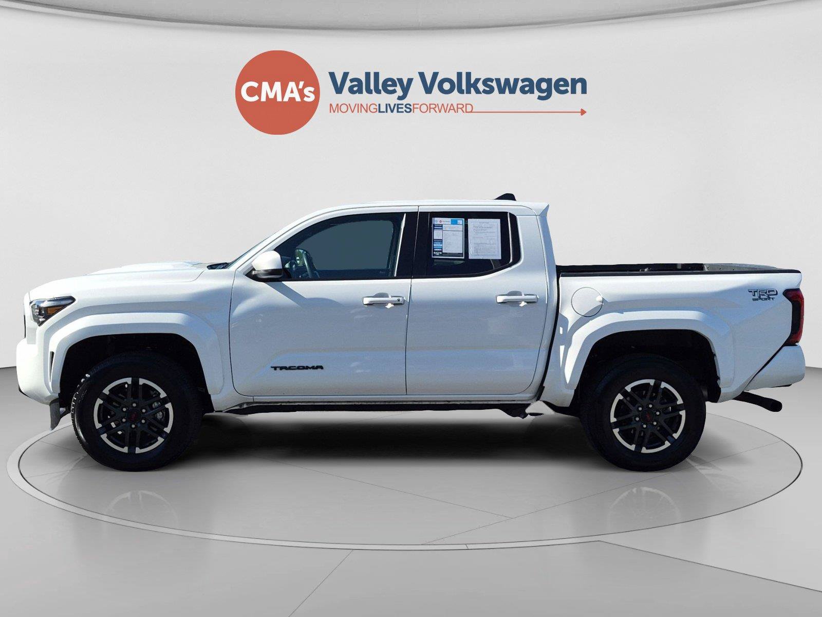 Used 2025 Toyota Tacoma TRD Sport AWD/4WD image 2
