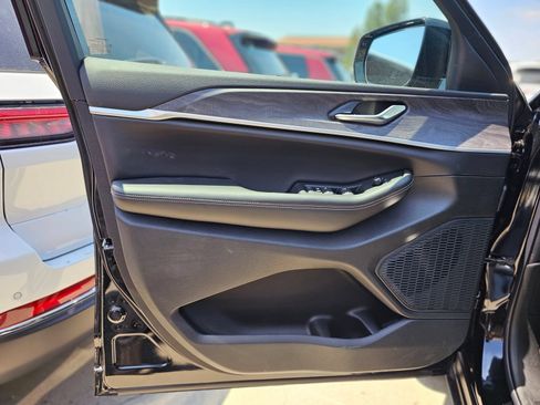 New 2026 Jeep Grand Cherokee Altitude RWD image 18