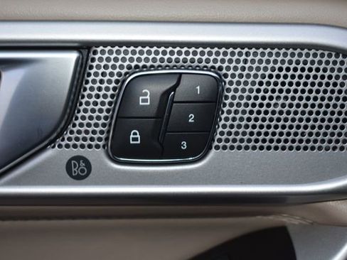 Used 2022 Ford Explorer Limited image 16