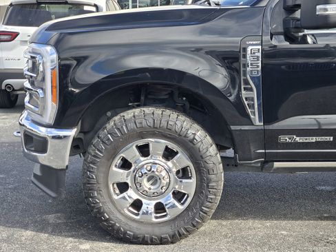 Used 2023 Ford F350 Lariat w/ Chrome Package image 8