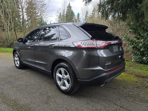 Used 2018 Ford Edge SE image 3