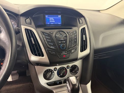 Used 2014 Ford Focus SE w/ Equipment Group 201A FWD image 14