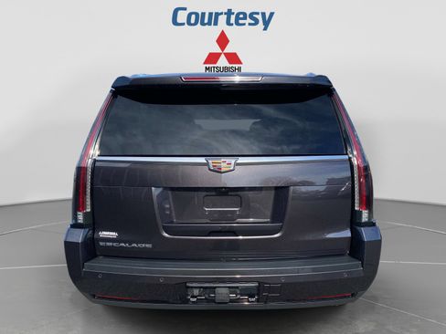 Used 2017 Cadillac Escalade ESV Premium Luxury AWD/4WD image 4