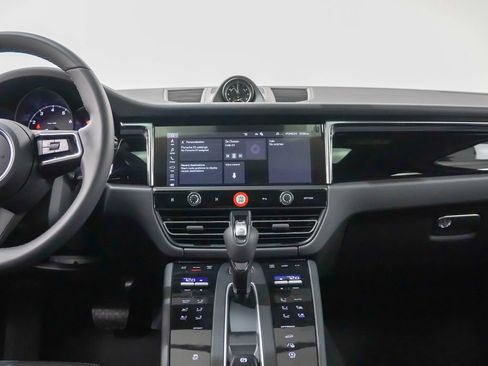 Certified 2026 Porsche Macan AWD/4WD image 21