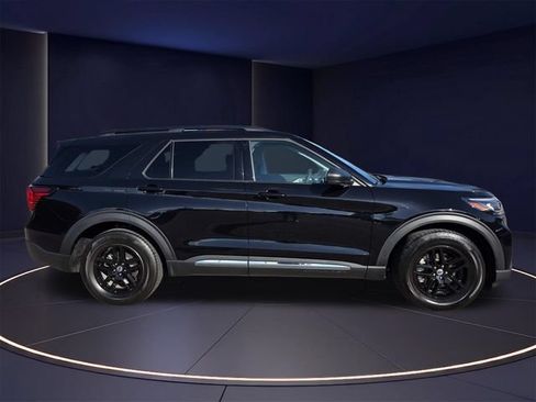 Certified 2025 Ford Explorer Active w/ Active Comfort Package RWD image 2