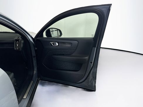 Used 2023 Volvo C40 P8 Recharge Plus image 33