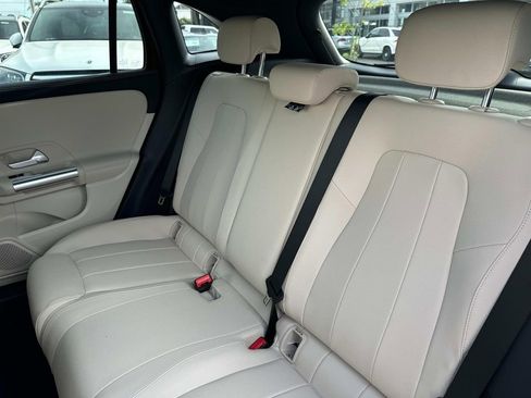 Used 2025 Mercedes-Benz GLA 250 image 7