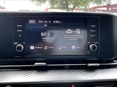 Used 2024 Kia Carnival LX FWD image 31