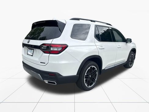 New 2026 Honda Pilot Touring image 9