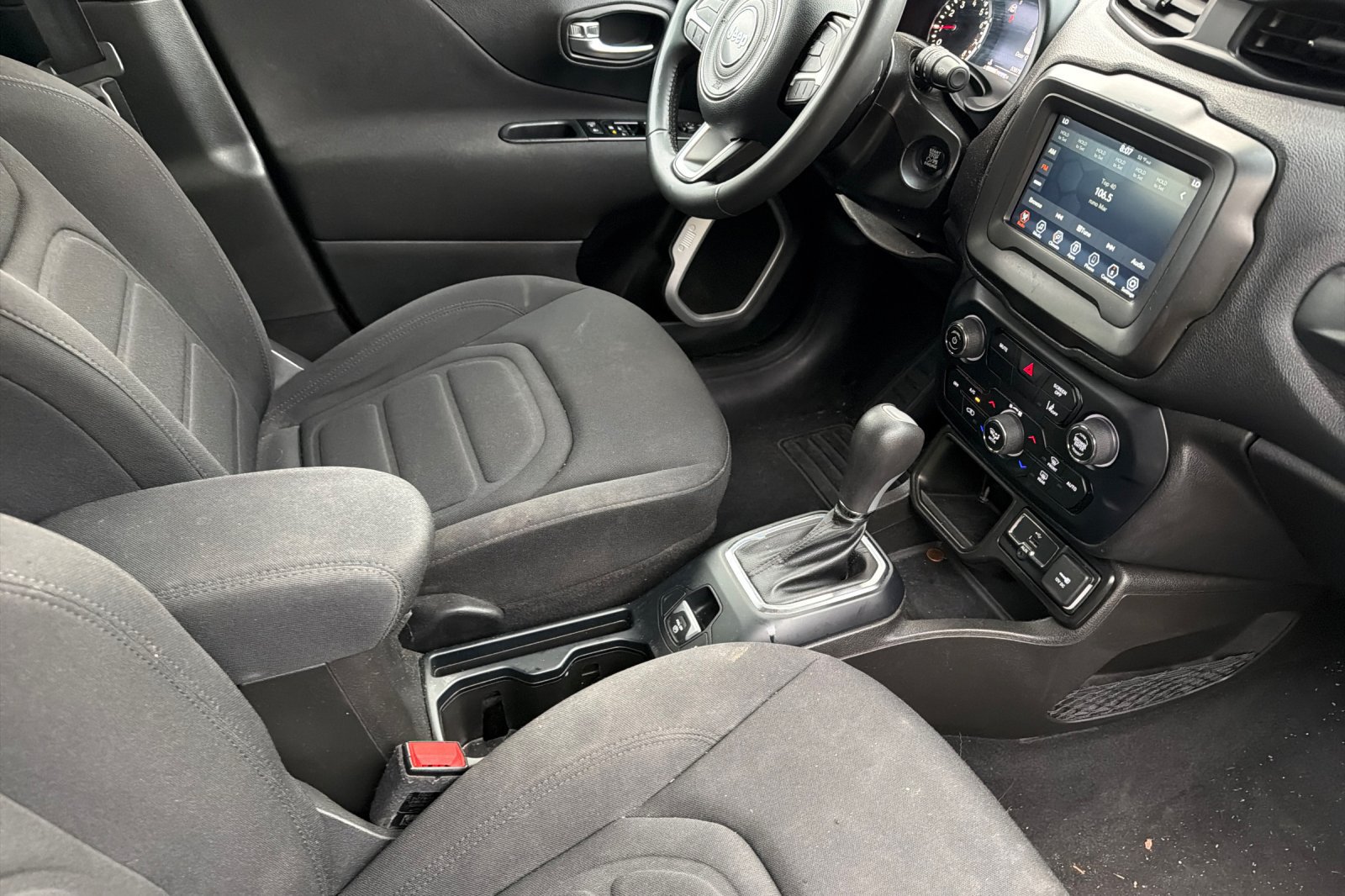 Used 2021 Jeep Renegade Latitude FWD image 20