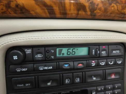 Used 2000 Jaguar XK8 Convertible image 13