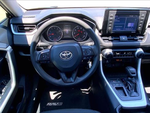 Used 2020 Toyota RAV4 LE FWD image 6