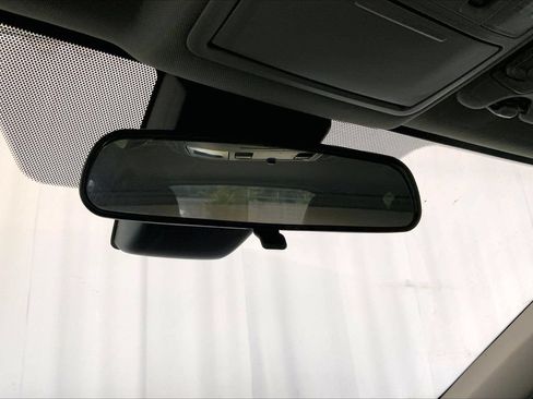 Used 2018 Toyota RAV4 XLE w/ Plus Extra Value Package FWD image 17