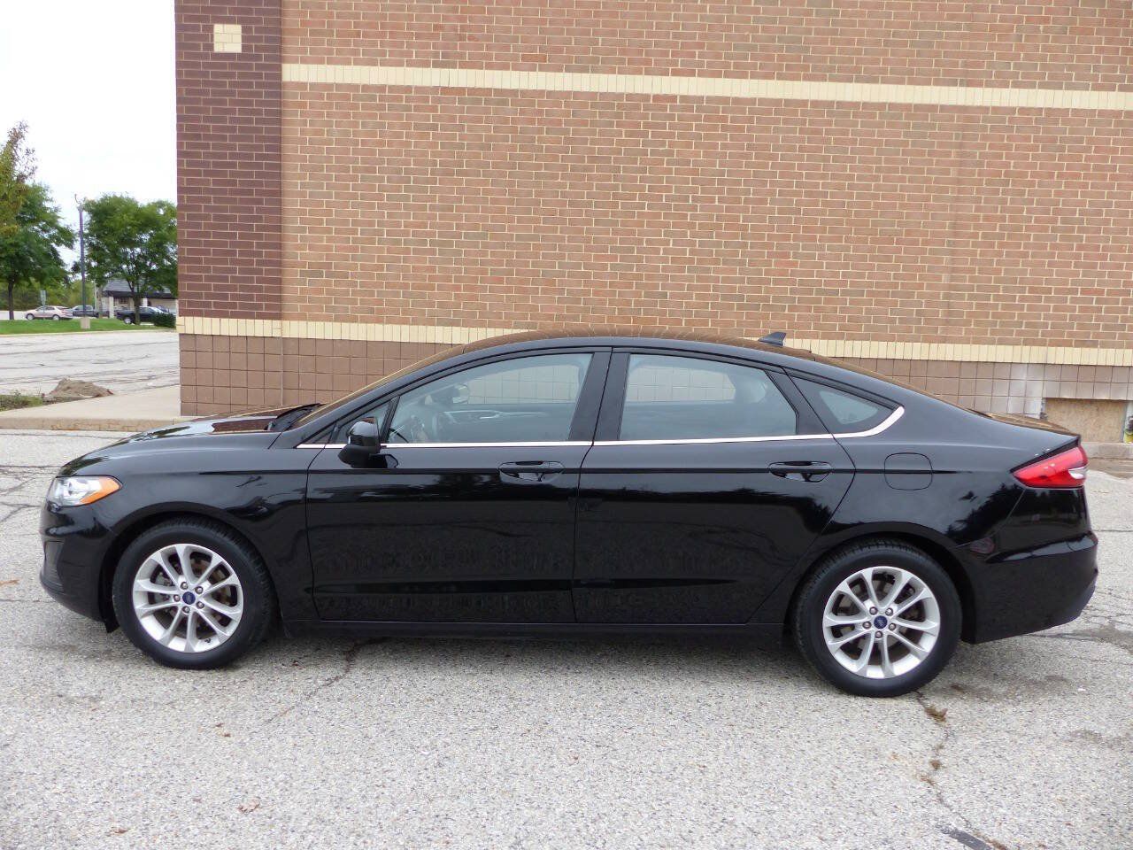 Used 2020 Ford Fusion SE FWD image 5