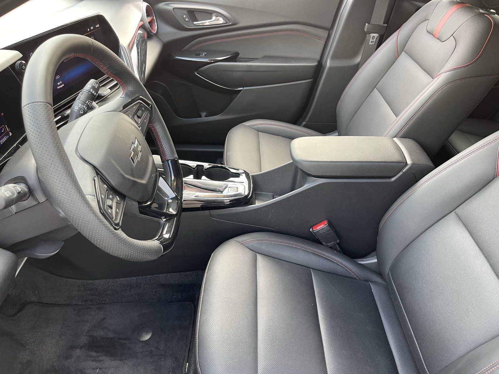 Used 2024 Chevrolet Trax RS w/ Driver Confidence Package FWD image 20