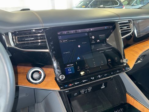 Used 2023 Jeep Grand Wagoneer Series III image 27