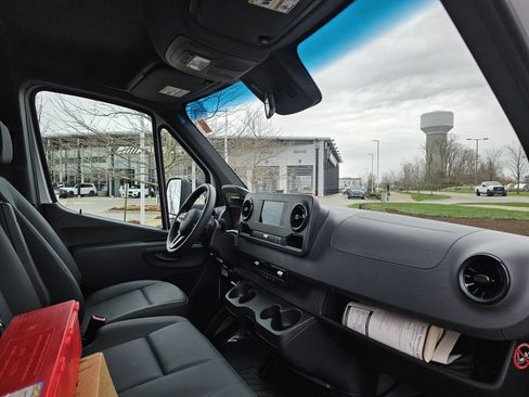 Used 2023 Mercedes-Benz Sprinter 4500 image 17