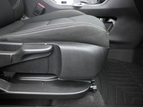 Used 2024 GMC Terrain SLE AWD/4WD image 12