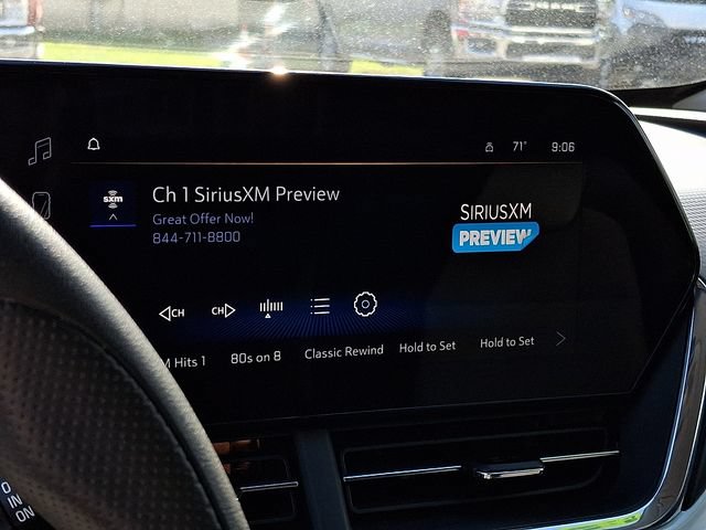 Used 2025 Chevrolet Trax LT FWD image 17