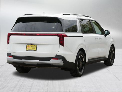 Used 2025 Kia Carnival EX FWD image 7