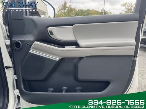 Used 2025 Ford Expedition Active image 34